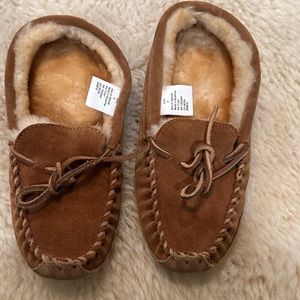 LL Bean kids Wicked Slippers